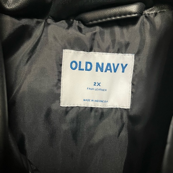 Black Faux Leather Puffer Vest - Picture 9 of 10